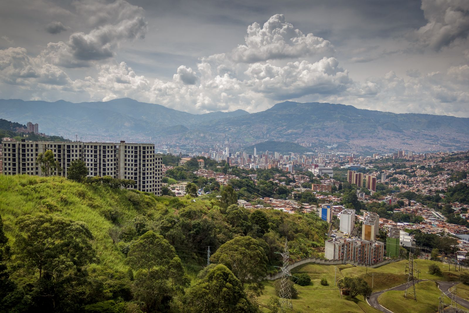 Medellín hills near Belén, honest fallback — Pexels
