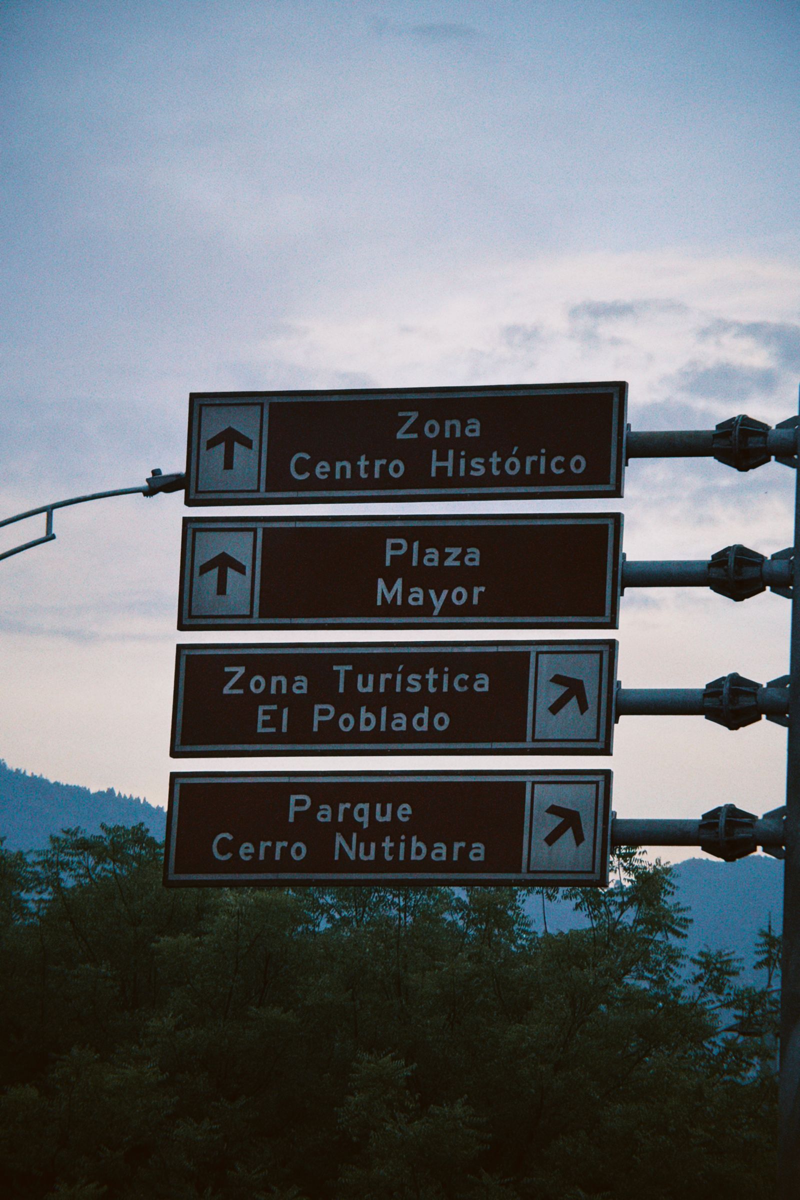 Parque Lleras directional signs in El Poblado, Medellín — Pexels