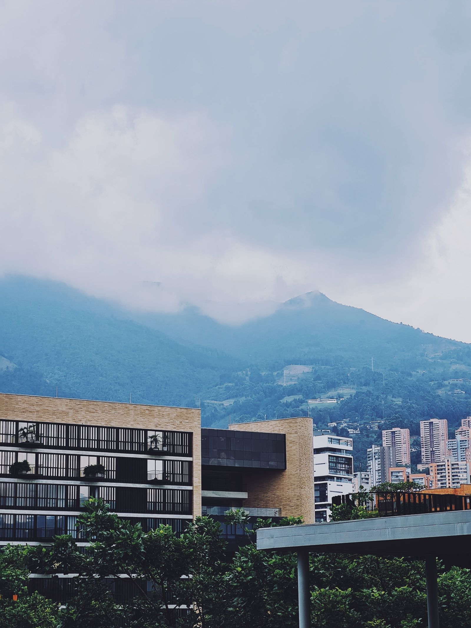 Green hills near Envigado in the Aburrá Valley — Pexels
