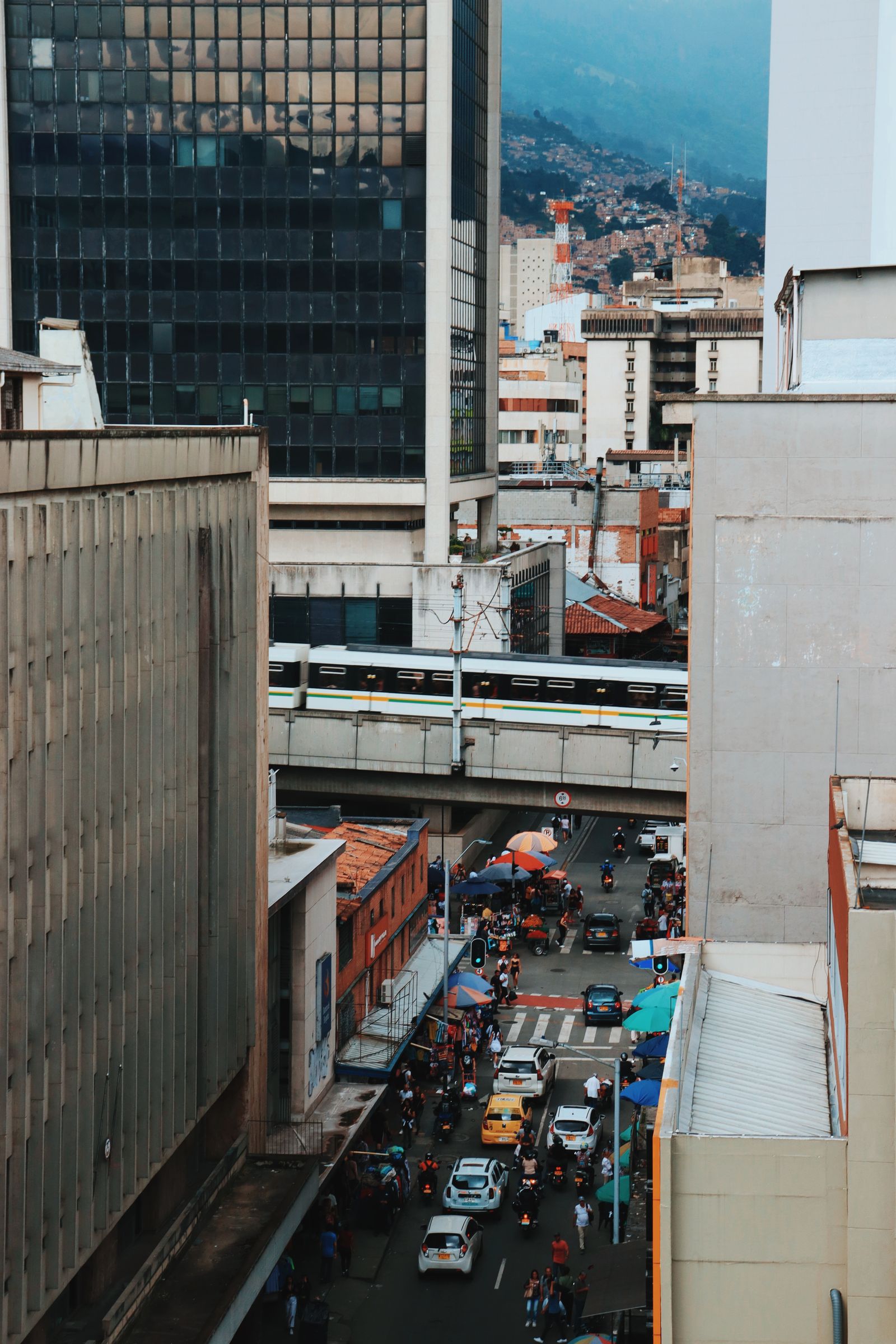 Laureles Medellín street — Pexels